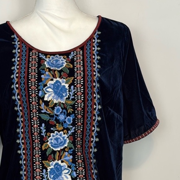 Soft Surroundings Blue Lilian Velvet Top. Embroidered. Size Medium. - Picture 4 of 12